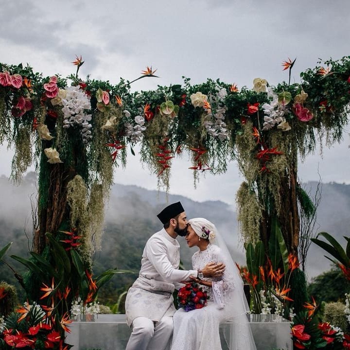 RM 70 000 Kos Untuk Hiasan Pelamin Nikah Yuna Yang Indah RM 70 000 Kos Untuk Hiasan Pelamin Nikah Yuna Yang Indah